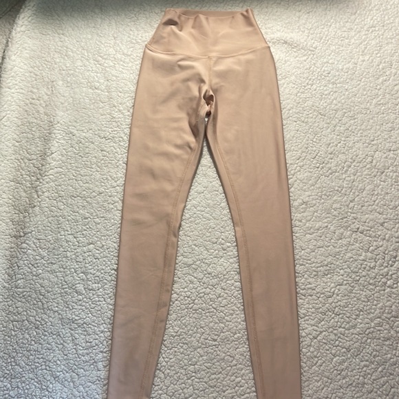 Women’s Alo Yoga Airlift Light Pink Leggings - Picture 2 of 5